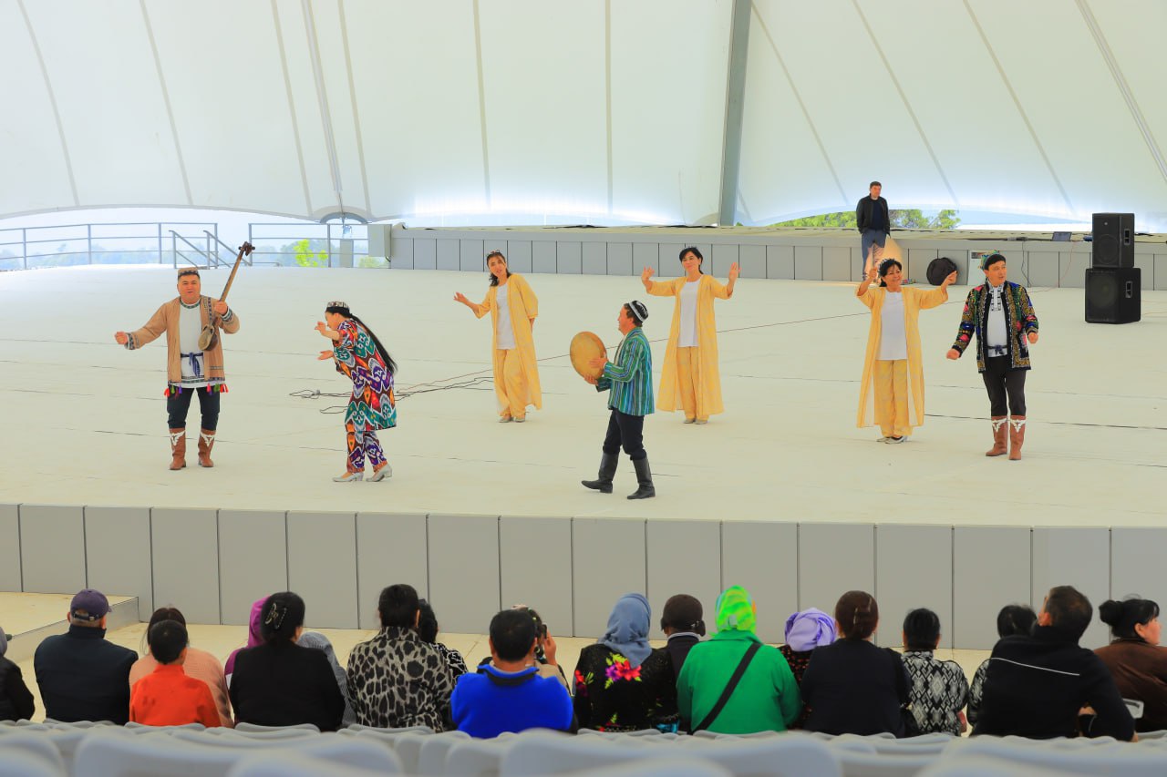 "Zomin sayqali" folklor etnografik xalq ansamblining hisobot konserti