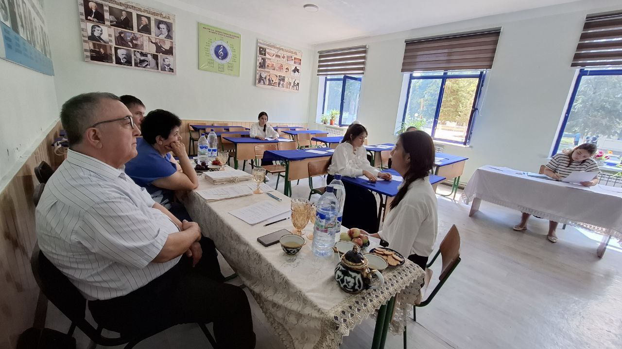 Jizzax ixtisoslashtirilgan san’at maktabida davlat attestatsiyasi bo’lib o’tmoqda