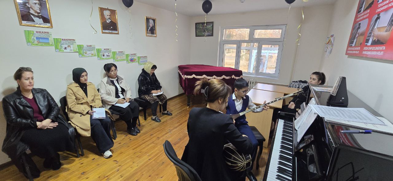 Jizzax shahar 2-son Bolalar musiqa va san'at maktabida ochiq dars bo'lib o'tdi...