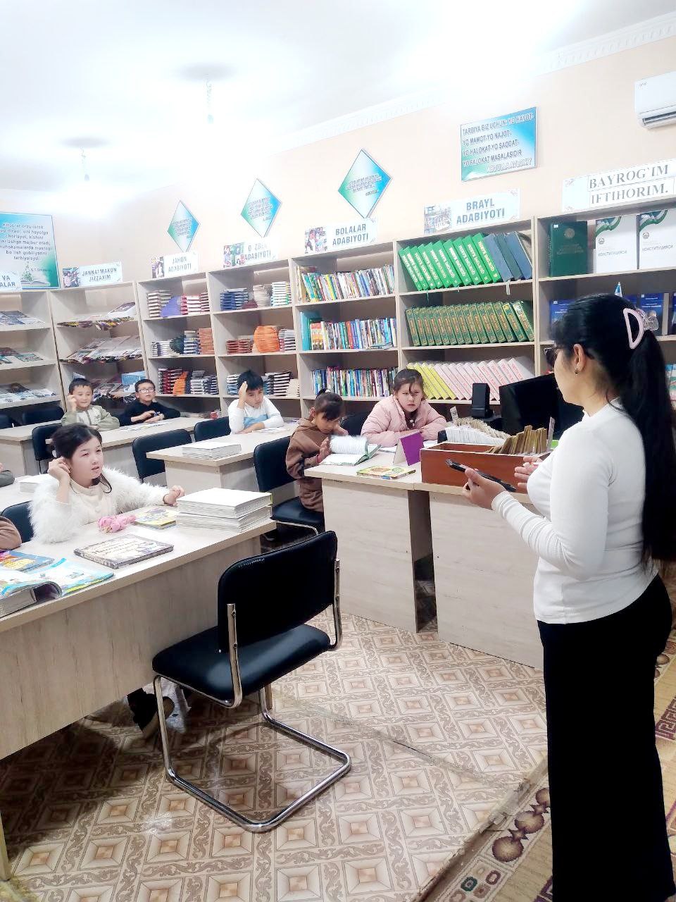 Jizzax viloyat ko‘zi ojizlar maxsus kutubxonasida mahorat darsi...