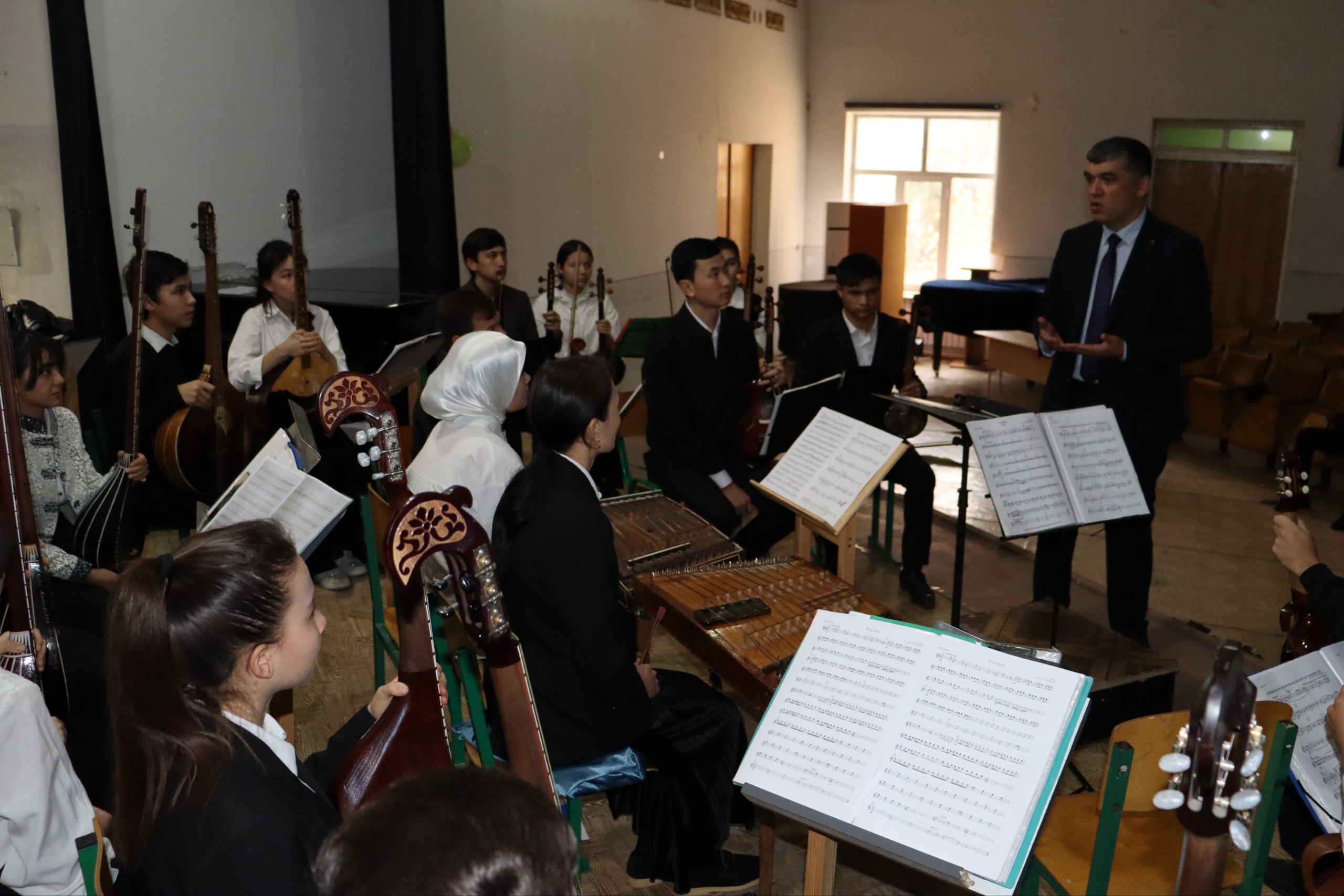 Jizzax ixtisoslashtirilgan san’at maktabida Abrorov  G‘ayrat Shavkatovich ishtirokida mahorat darsi tashkil etildi.