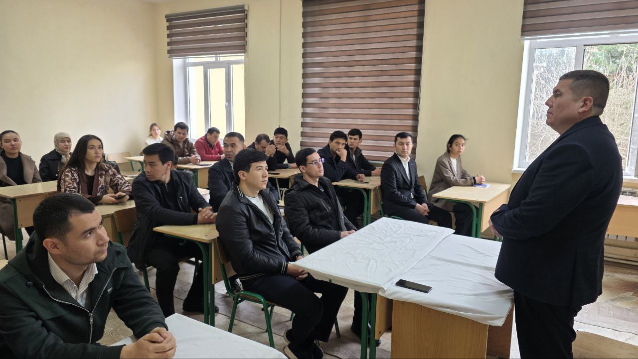 Jizzax ixtisoslashtirilgan san’at maktabining yosh o‘qituvchilari bilan uchrashuv o‘tkazdi.