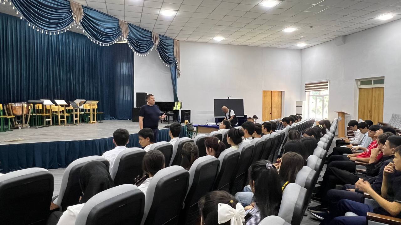 “Rahbar va yoshlar” uchrashuv